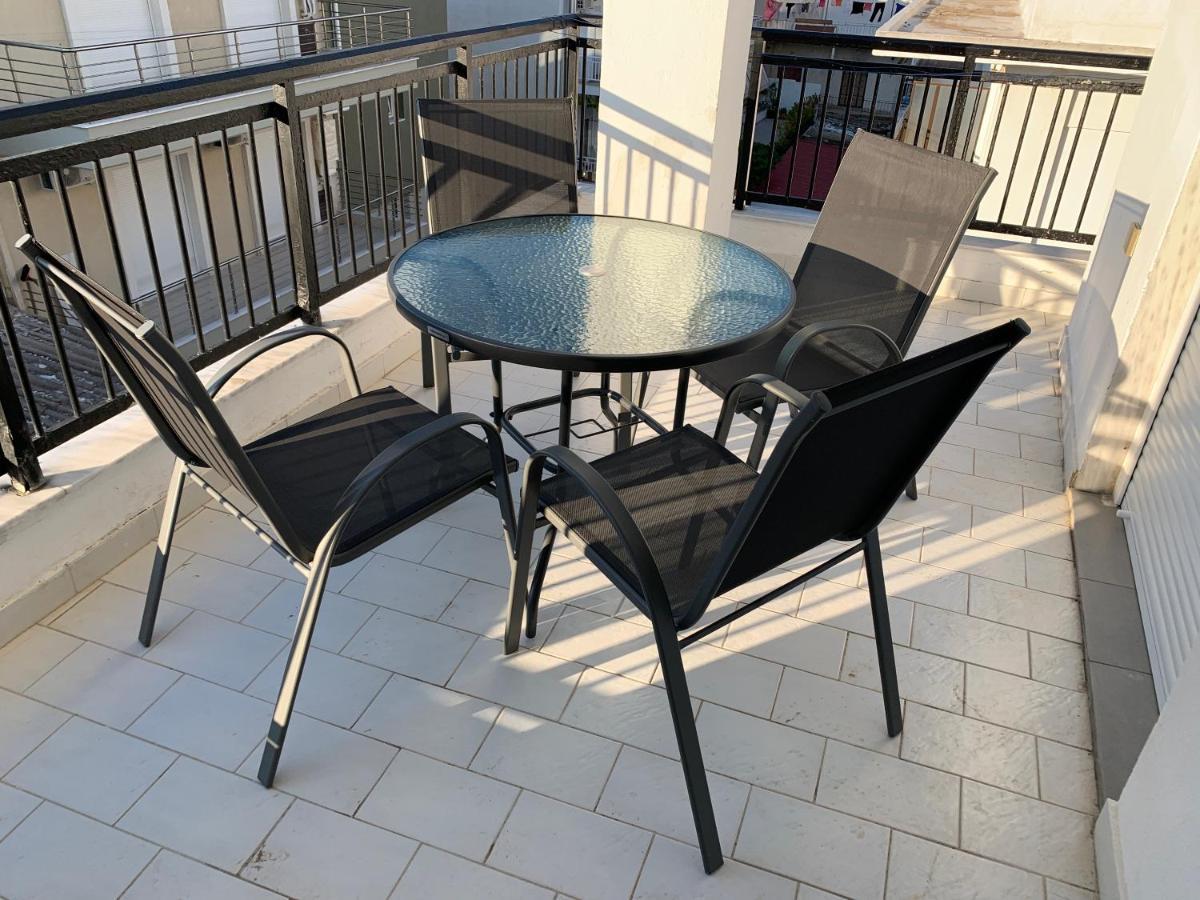 Apartment 30M From The Sea Солун Екстериор снимка